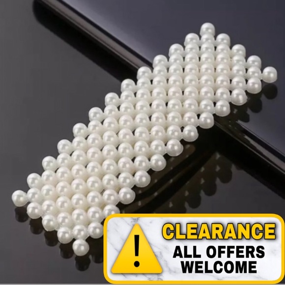 Accessories - 🔴5/$15⚠️𝗖𝗟𝗘𝗔𝗥𝗔𝗡𝗖𝗘⚠️Pearl Hair Clip NEW